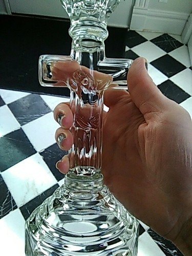 PAIR VINTAGE HEAVY CLEAR GLASS CHRISTIAN CRUCIFIX JESUS CANDLESTICKS 9.75