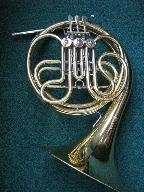 Yamaha YHR-314 Single F French Horn, Mouthpiece & Deluxe Case Plays/looks great!
