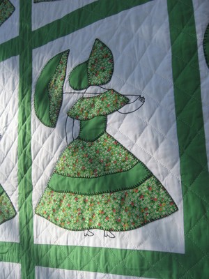 #88 vtg QUILT BLANKET HAND MADE QUILTED W/ladies applique cotton  92