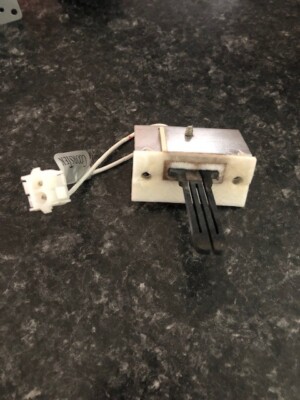 York Coleman Luxaire S1-02532625000 2152M Hot Surface Igniter Coorstek 271N Used