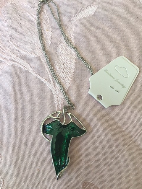 Lord of the Rings Elven green leaf pendant/pin/necklace