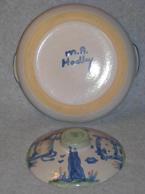 M A Hadley Blue Farm Cow Pig Pottery Round Casserole Baking Dish & Lid 2 Qt EUC