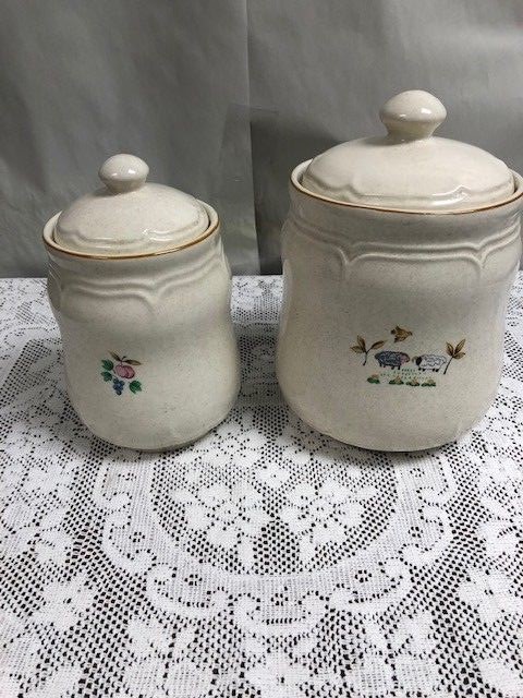 International HEARTLAND - Sugar & Coffee Canisters With Lids