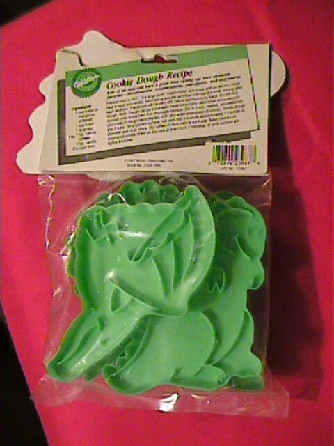 NEW Wilton Adorable Dinosaur Cookie Cutters-Green-Total 4-Never opened