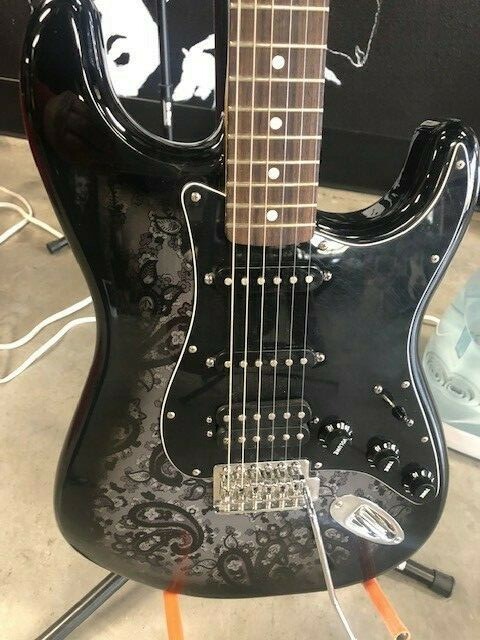 ギター Fender MEX Limited Black Paisley ST Fender Limited Edition Black Paisley Stratocaster Black