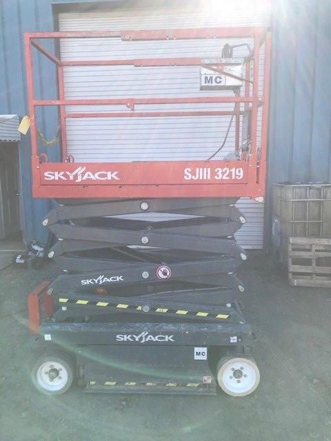 2017 Skyjack SJ3219 Scissor Lift JLG/Genie -- Only 30 Hours