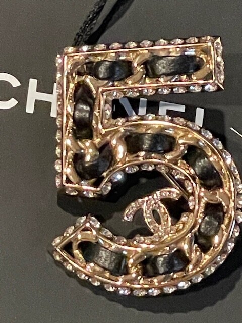 シャネル　CHANEL ブローチ　亀　ホヌ　ロゴ　チャーム 楽天市場】シャネル ブローチ レディース 亀 タートル モチーフ
