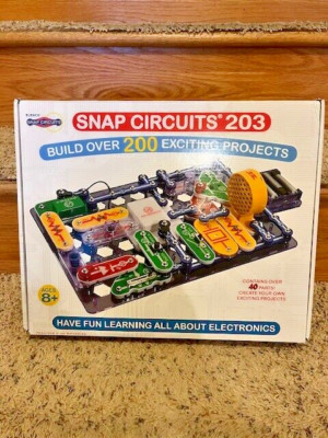 SNAP CIRCUITS 203 NEW IN BOX BUILD OVER 200 EXCITING ELCETRONIC SCIENCE PROJECTS