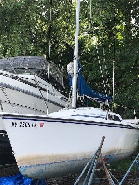 1987 Hunter 23' Sailboat - New York