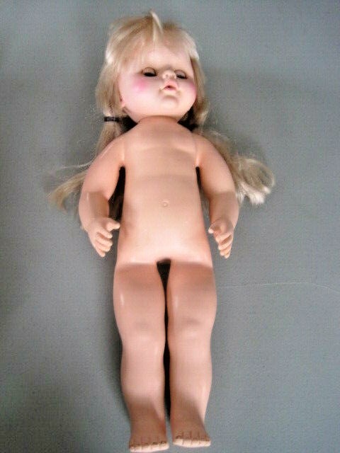 Vintage 1974 Eegee 18