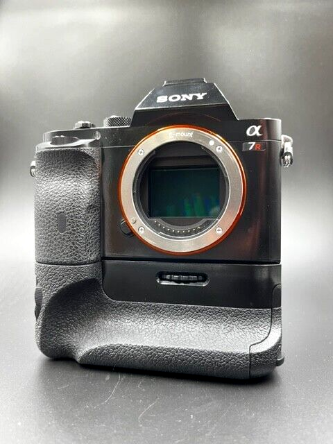 Pre-Owned - Sony A7R (Mark I) Body | With Extended Battery Grip + 2 Batteries