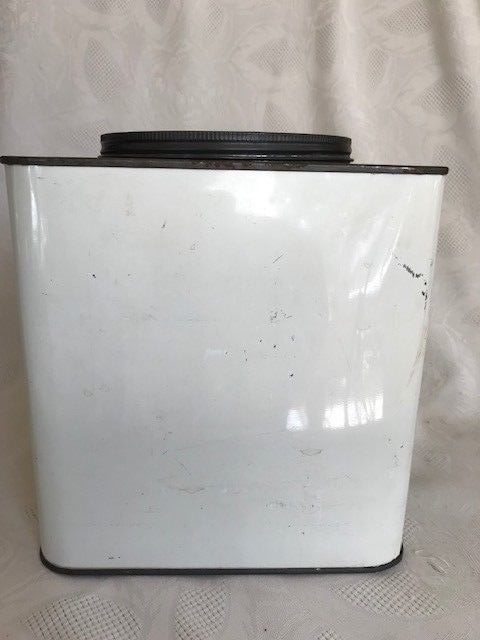 Vintage Large Host Favorite Cinnamon Tin