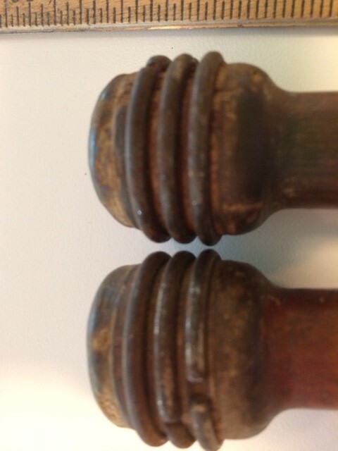 6 antique ribbed wooden bobbins/spindles-11