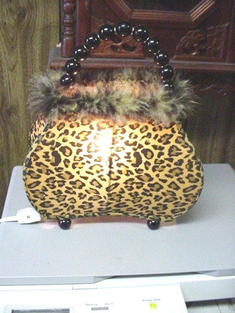 VINTAGE LEOPARD PRINT PURSE  NIGHT LIGHT