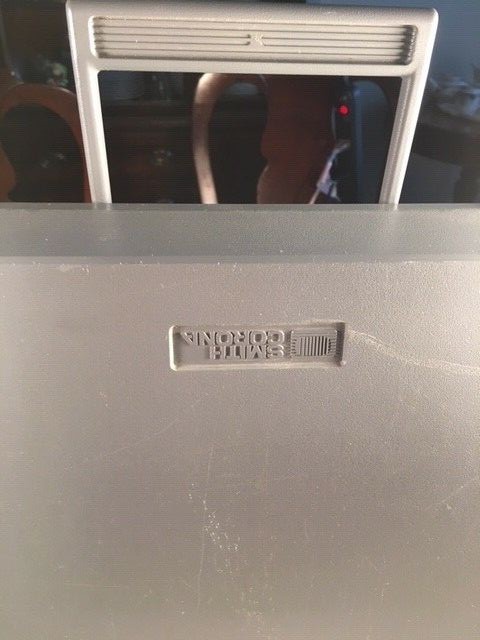 SMITH CORONA TypeWrier, Spell+Right Dictionary SL105, Carry Case with Handle.