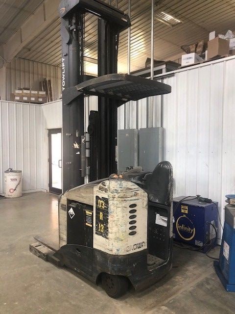 2003 Crown Fork lift