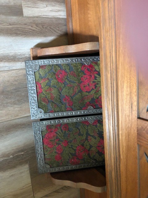 Antique Parlor Pump Organ - Excellent condition