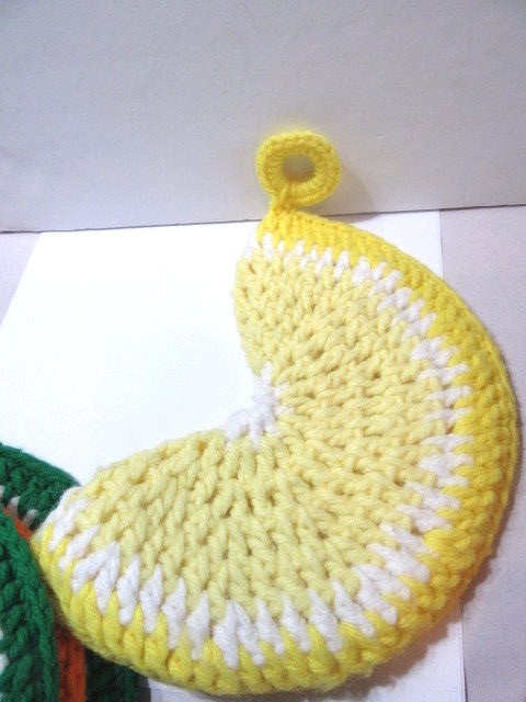 LOT OF HANDCRAFTED HOME MADE CROCHETED POT HOLDERS FRUIT LEMON LIME WATERMELON