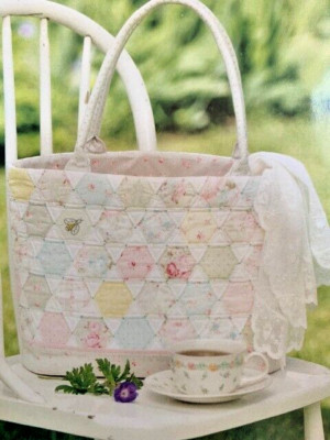 Pretty By Hand HONEY BEE BAG KIT with FABRIC 15.5'' x 10.5'' x 5'', NIB