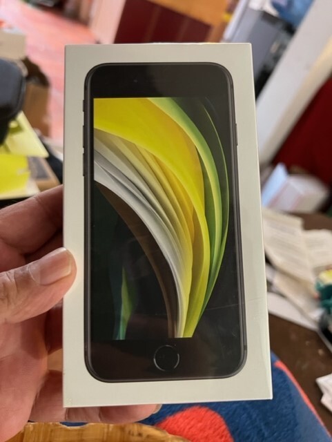 PREPAID Apple iPhone SE 64GB Black MUST BE ACTIVATED WITH