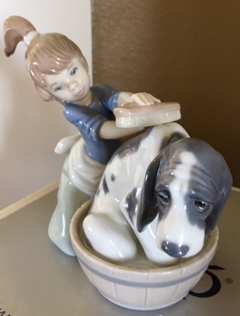 Lladro Bashful Bather Girl with Dog Figurine # 5455 Mint in original box Spain