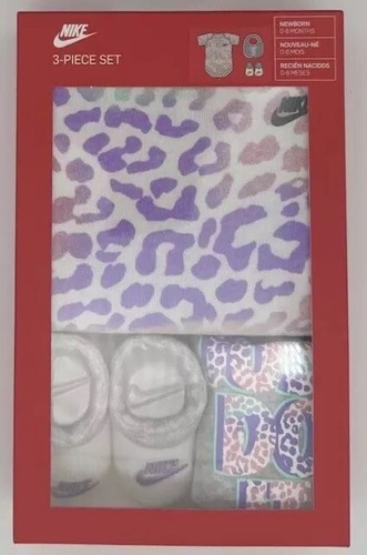 【未使用品】NIKE ベビー服　3ピースセット　３個セット Amazon.co.jp: ナイキ ベビーボーイズ 3ピース幼児セット US