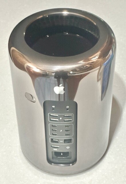 2013 Mac Pro 3.5 GHz 6-Core Dual AMD D300 64GB RAM 1TB PCIe
