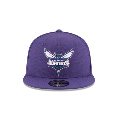 Мужская безрукавка New Era 9Fifty фиолетового / бирюзового цвета NBA Charlotte Hornets (70556849)