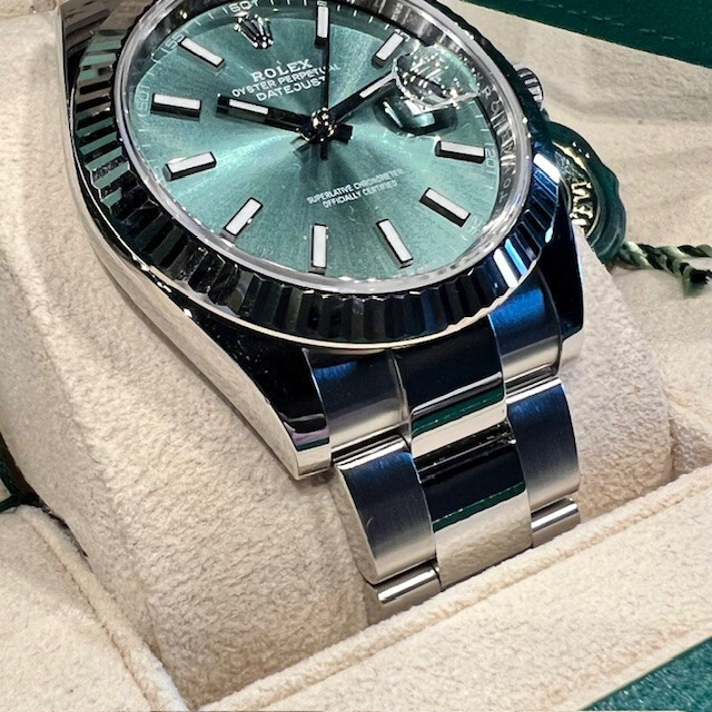 Pre-owned Rolex Datejust 41 Mm 126334 Mint Green Unworn 2024 Oyster Full Set Box & Papers