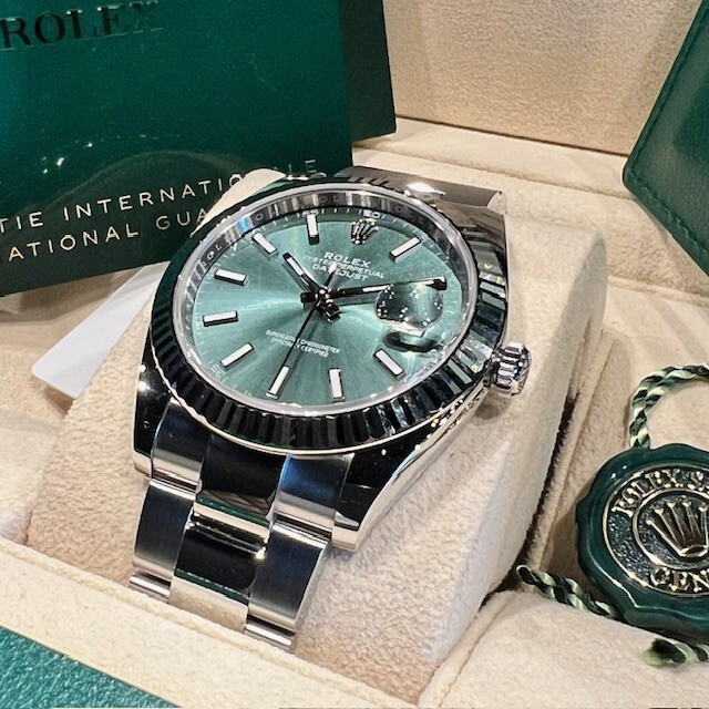 Pre-owned Rolex Datejust 41 Mm 126334 Mint Green Unworn 2024 Oyster Full Set Box & Papers