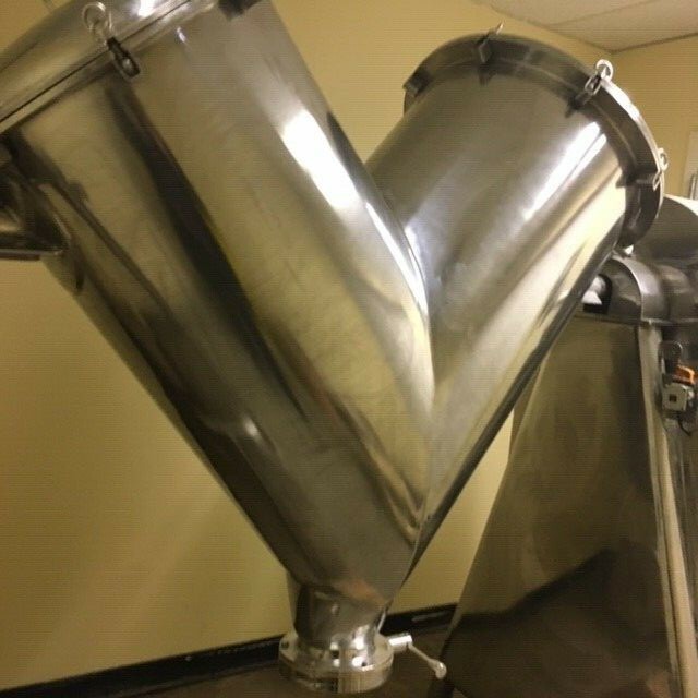 10 CU. FT. TWIN SHELL V BLENDER