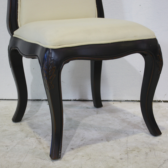 Beautiful Set of 4 dining chairs mahogany ebony with light off white fabric