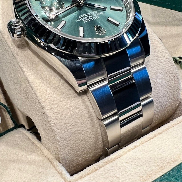 Pre-owned Rolex Datejust 41 Mm 126334 Mint Green Unworn 2024 Oyster Full Set Box & Papers
