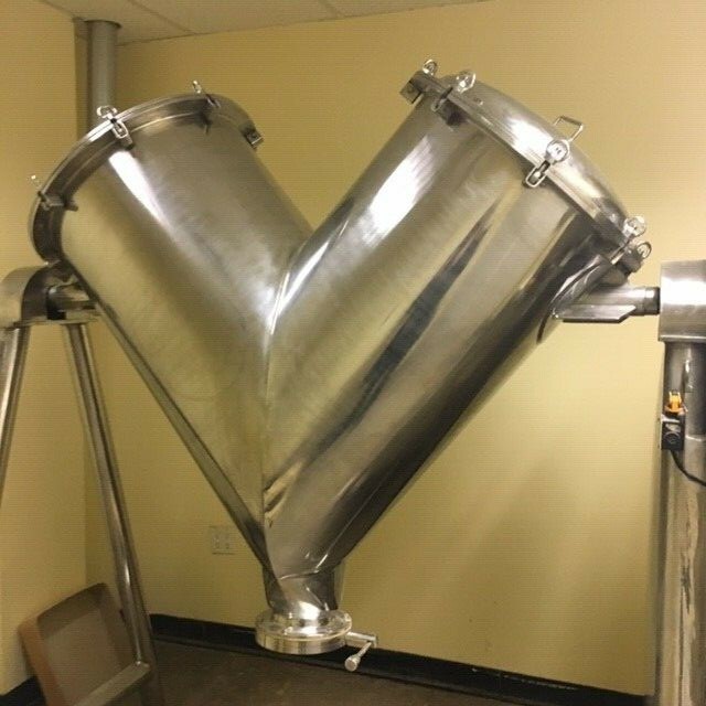 10 CU. FT. TWIN SHELL V BLENDER