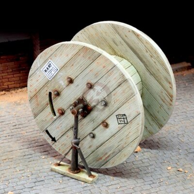 Royal Model 1/35 Large Wooden Cable Reel on Stand (65mm diameter) [Diorama] 773
