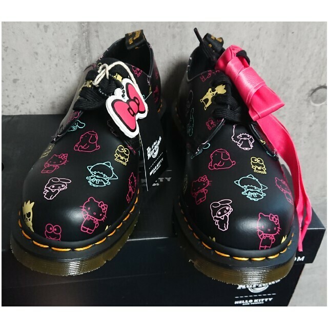 dr.martens x hello kitty ブーツ UK12 19cm Dr. Martens Women's Jadon X Hello Kitty Quad Platform Black