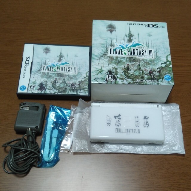 美品 NINTENDO DS LITE FF3 クリスタルエディション レア Final Fantasy III Crystal Edition Nintendo DS Lite Japan FF3