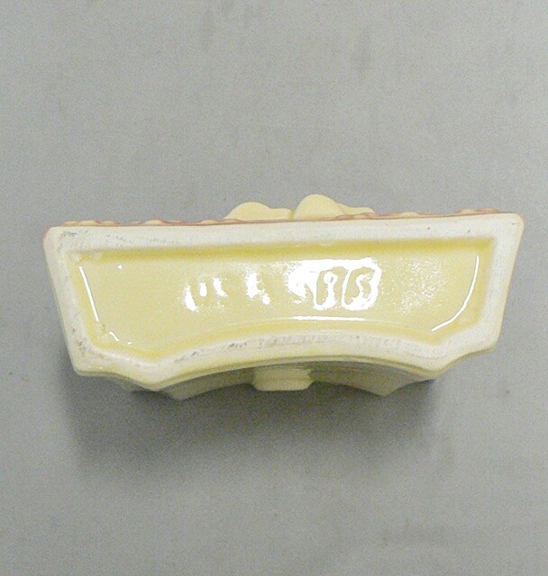 SHAWNEE ART POTTERY WALL PLANTER # 585