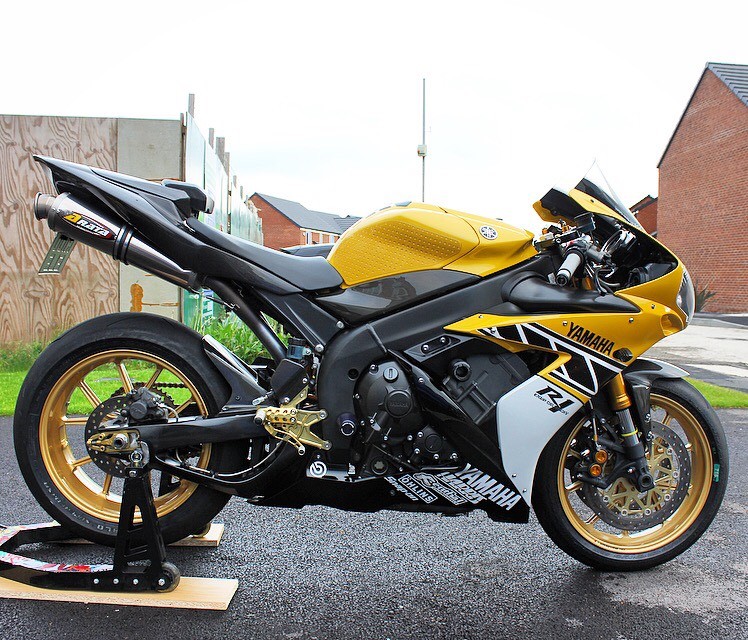 2006 yamaha r1 50th anniversary fairings