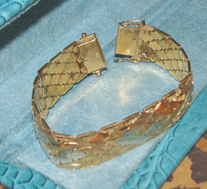 Gorgeous 18K Multi Color Tri Color Gold Bracelet approx 43 grams