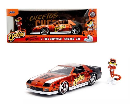 1985 CHEVROLET CAMARO SS 1/24 with CHESTER CHEETAH FIGURE