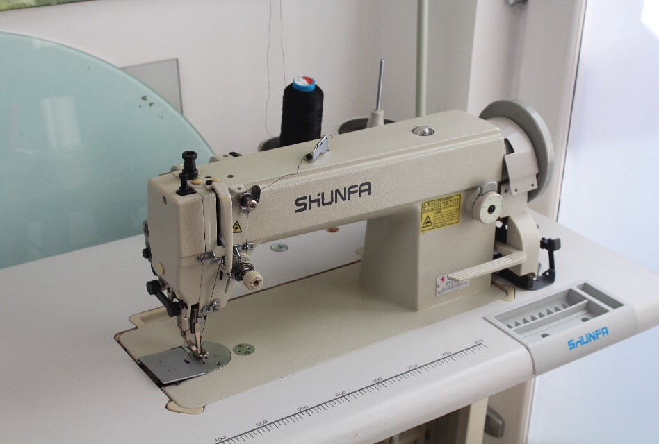 Industrial Sewing Machine Excellent Condition Sews Leather, Denim