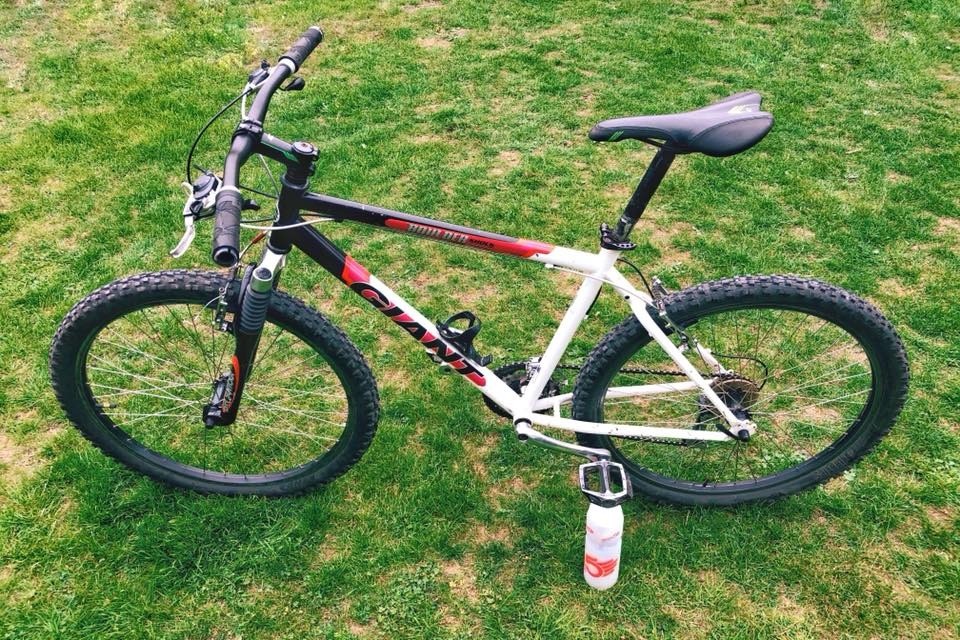 Giant Boulder Shock hardtail mountain bike 19" in Lincoln