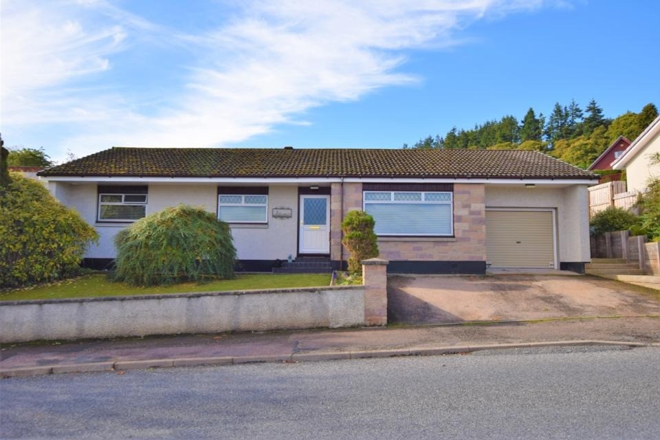 Detached Bungalow. 5 Bedrooms, 2 En Suite. Inverness. in