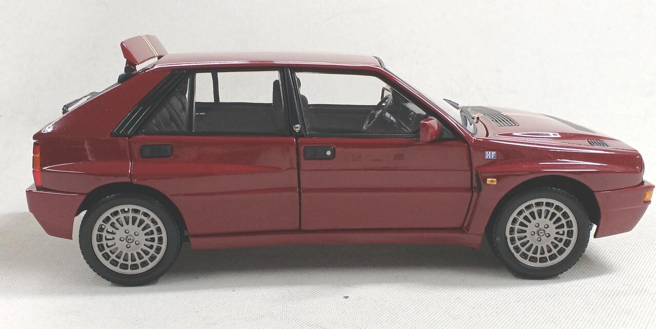 Kyosho 1/18 Lancia Delta HF Integrale Edizione Finale