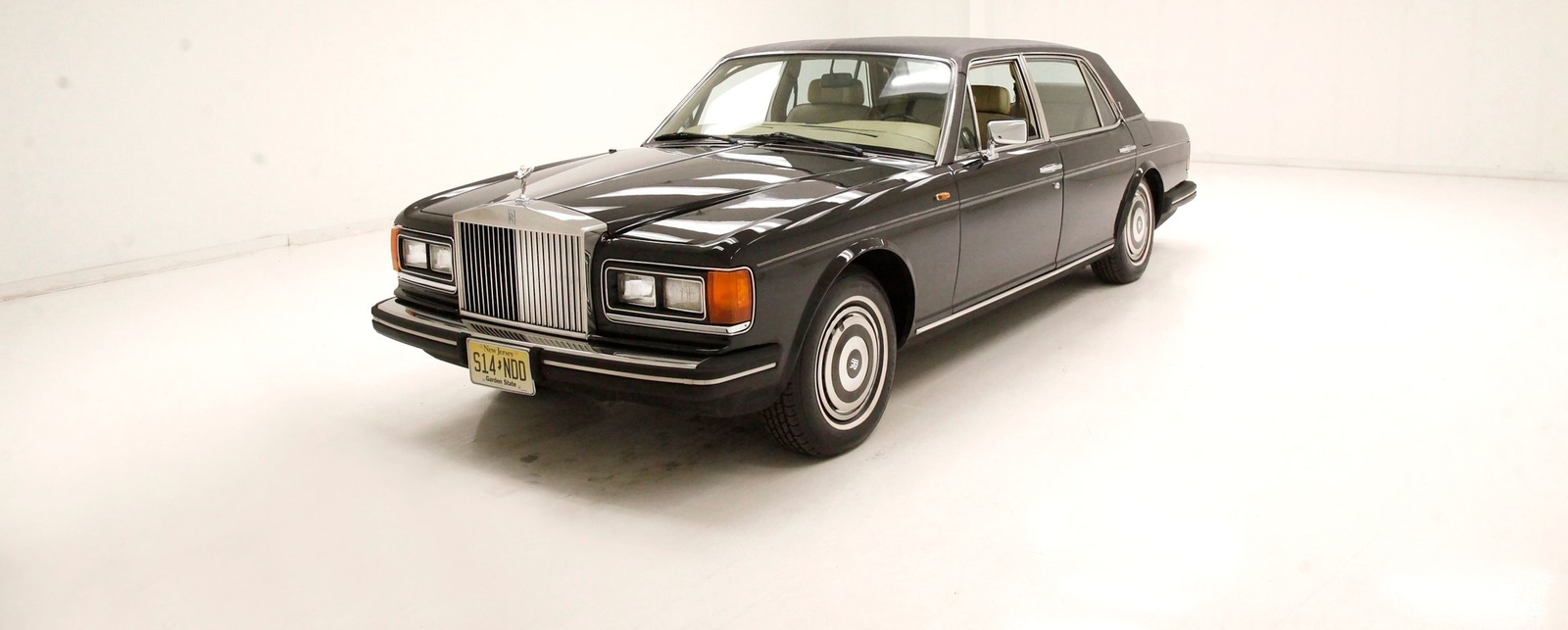 6.75L V8/TH400 Auto/Leather & Burl Interior/Nice Black Paint/Classic Rolls Style