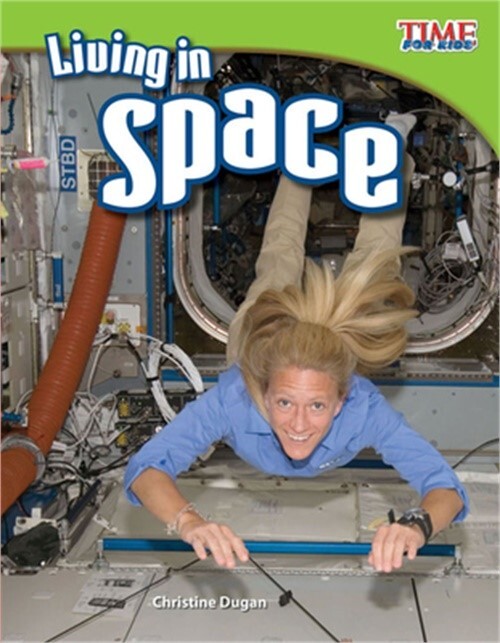 Living in Space (Paperback or Softback)