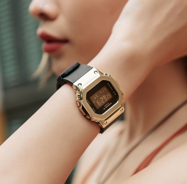 Pre-owned Casio G-shock Gm-s5600gb-1d Gold Tone Black Resin Digital Ladies Fashion Watch