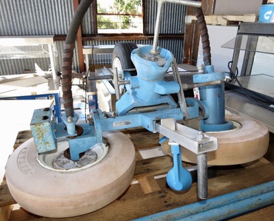 Jugs Football Passing Throwing Machine, Kick-Off, Punt Practice Catch Pitching