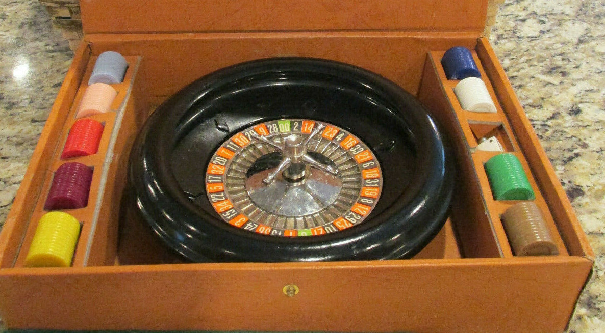 1941 ROULETTE GAME ANTIQUE E.S. LOWE GAMBLING GAME COMPLETE WITH ORIGINAL CASE